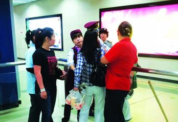 乘客强闯安检口遭到刑拘