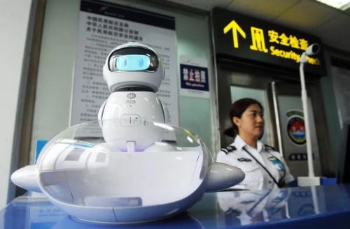安检机上面的服务机器人获好评