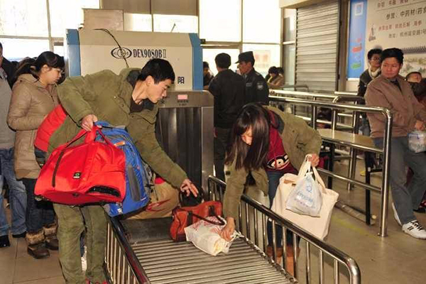 筑乘客之坚实城墙的车站安检机把安全关